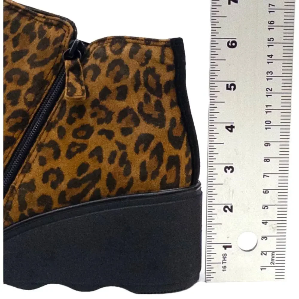 Clarks Mazy Eastham Leopard Print Wedge Bootie Ankle Boots 8 Wide Width